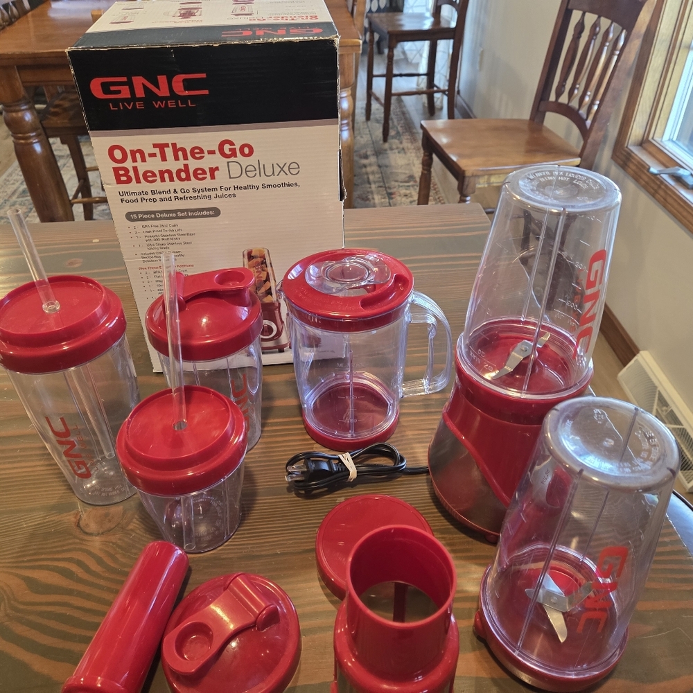 GNC - On The Go Blender Deluxe 15 Piece Cups Lids Juicer Chopper Blade Straws